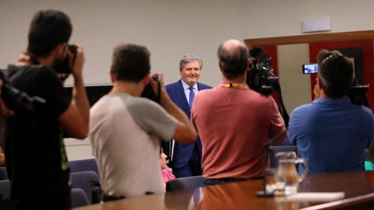 El portavoz del Gobierno, Íñigo Méndez de Vigo, en la rueda de prensa posterior al Consejo de Ministros.