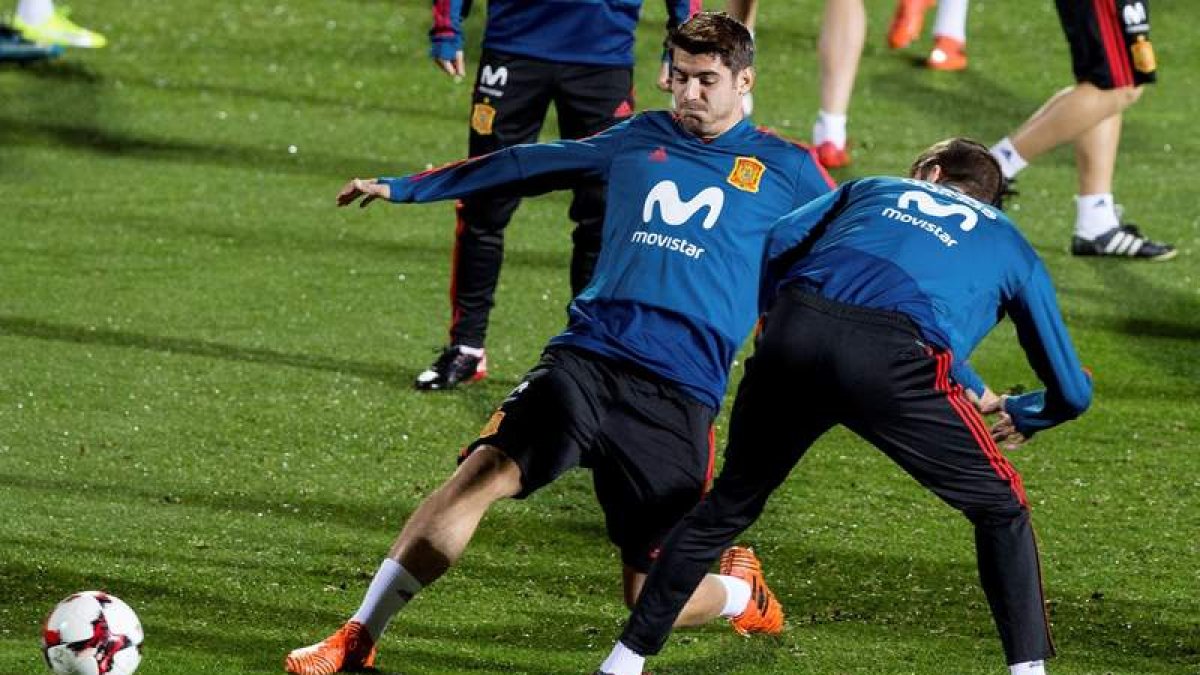 Morata completó ayer el entrenamiento con España tras dejar atrás sus molestias. RODRIGO JIMÉNEZ