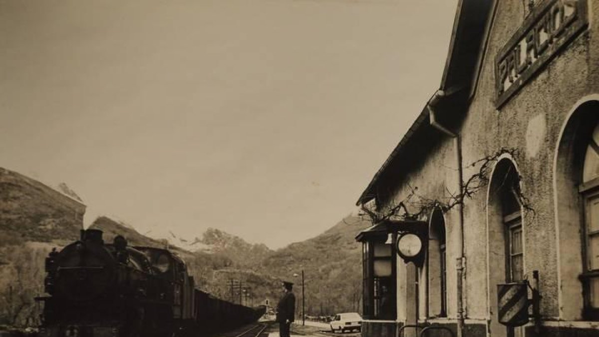 Un tren detenido en la estación de Palacios; una imagen hoy perdida que ojalá pronto pueda volver a ser una realidad.