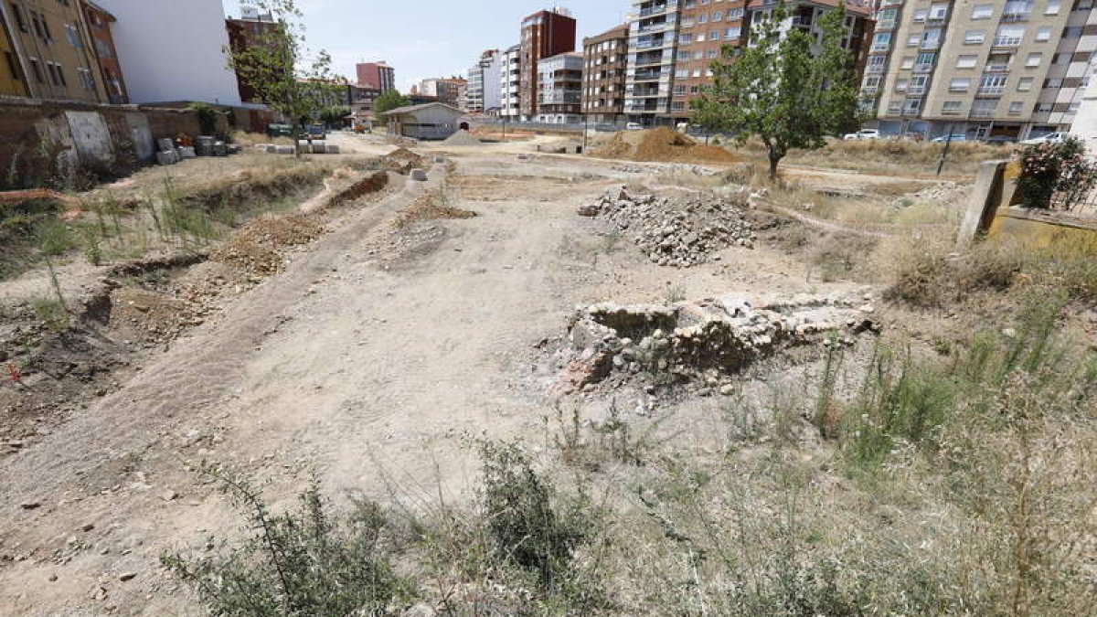 La calle comunicará desde la puerta de la estación hasta Ramón y Cajal. J. NOTARIO