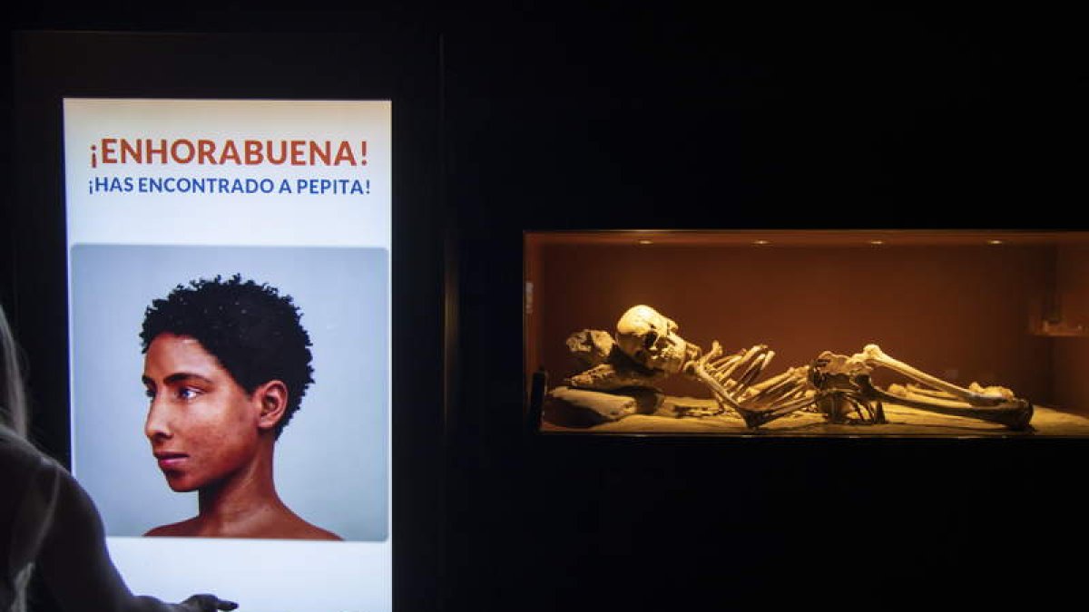 ‘Pepita’, de 10.000 años, fue reconstruida a partir de IA con el esqueleto de Nerja.  DANIEL PÉREZ