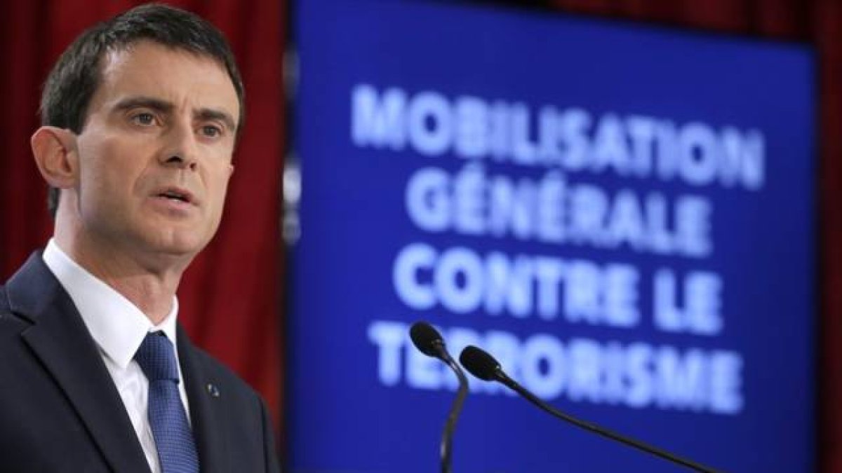 Manuel Valls, durante la presentación de sus medidas para hacer frente al terrorismo, este miércoles en París.