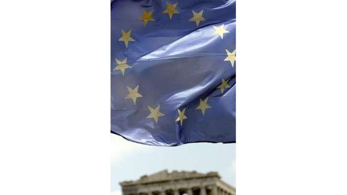 Imagen de la bandera europea ante el Partenón.