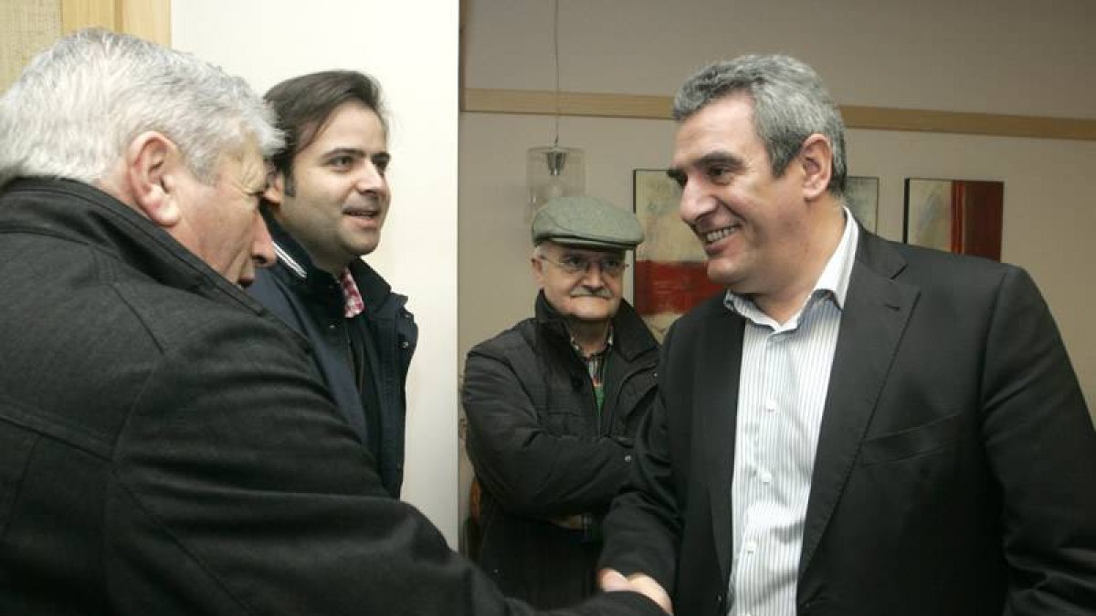 Julio Villarrubia, reunido con militantes y simpatizantes del partido en la provincia de León