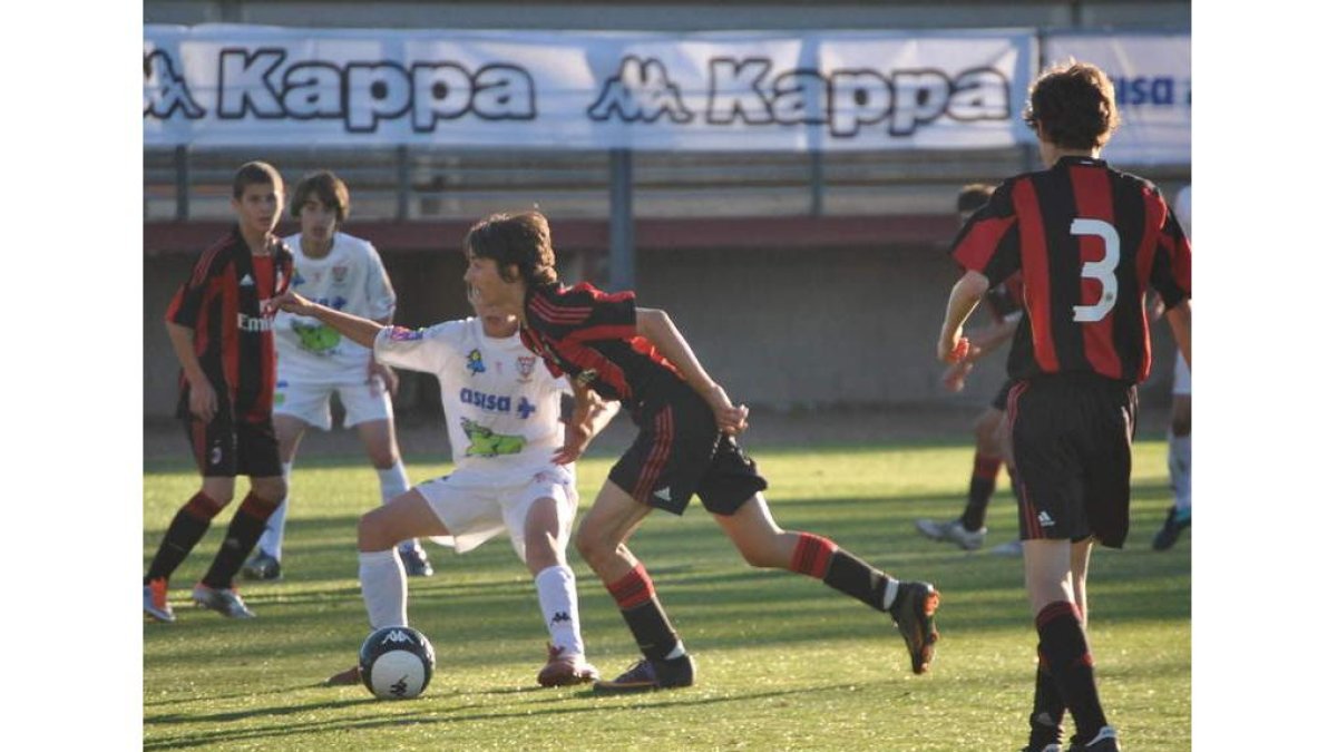 Un equipo de la cantera del Milan jugó en 2011 el Torneo de León.