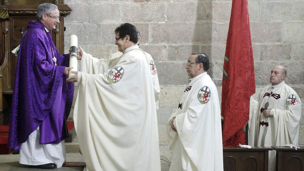 Un momento de la ceremonia en San Isidoro.
