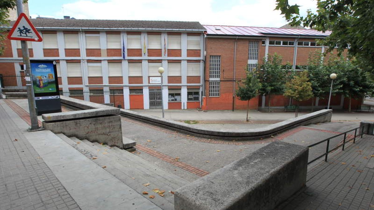 En el colegio de Navaliegos se cubrió el patio y se mejoraron algunas de las aulas.