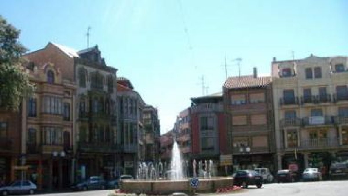 La plaza Mayor de la Bañeza, que pronto será reformada, en una imagen de archivo.
