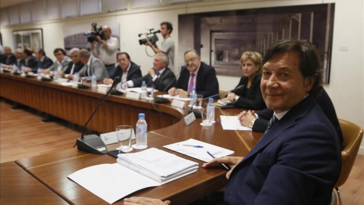 José Ramón Lete y los presidentes de la federaciones territoriales en la reunión mantenida en el CSD.