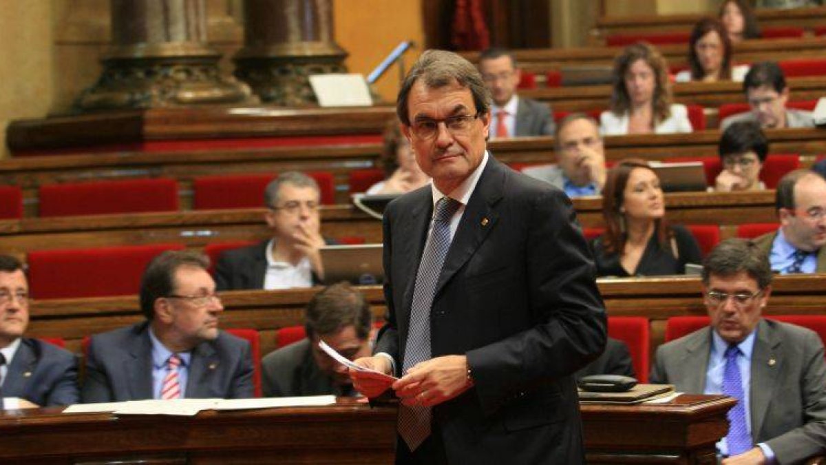 Artur Mas preside una sesión plenaria del Parlament.