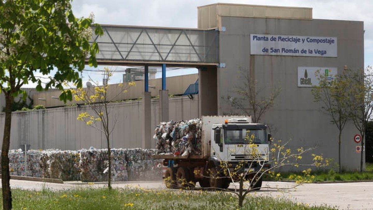 La planta del Centro de Tratamiento de Residuos (CTR) se verá afectada por la huelga. JESÚS F. SALVADORES
