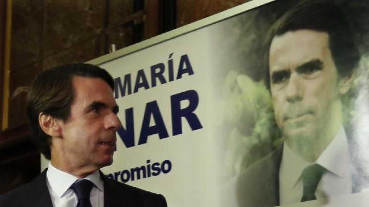 José María Aznar ha alertado sobre las fuerzas que desean un país "dividido, enfrentado, aislado y roto".