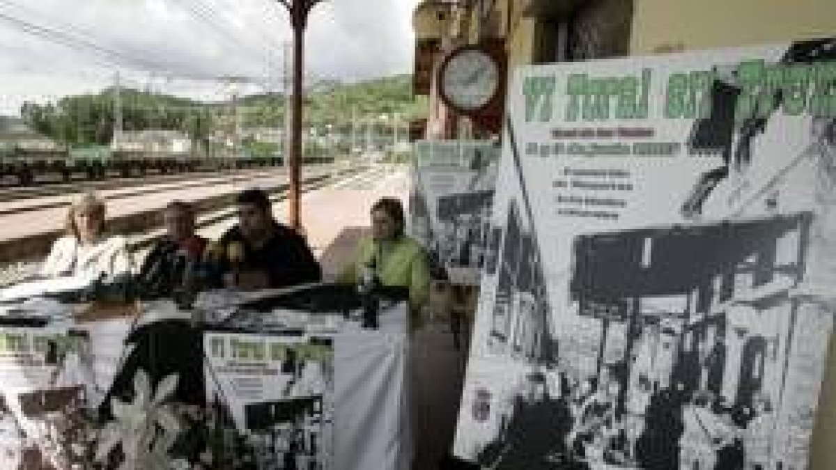 El Ayuntamiento y la Asociación Berciana de Amigos del Ferrocarril presentaron ayer las jornadas