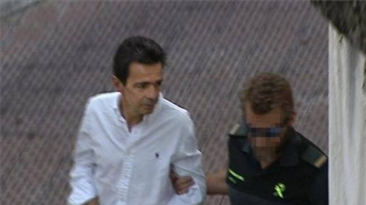 EFE  Alberto Portuondo, presunto testaferro de Rato a su llegada este jueves a los Juzgados de Plaza de Castilla en Madrid.