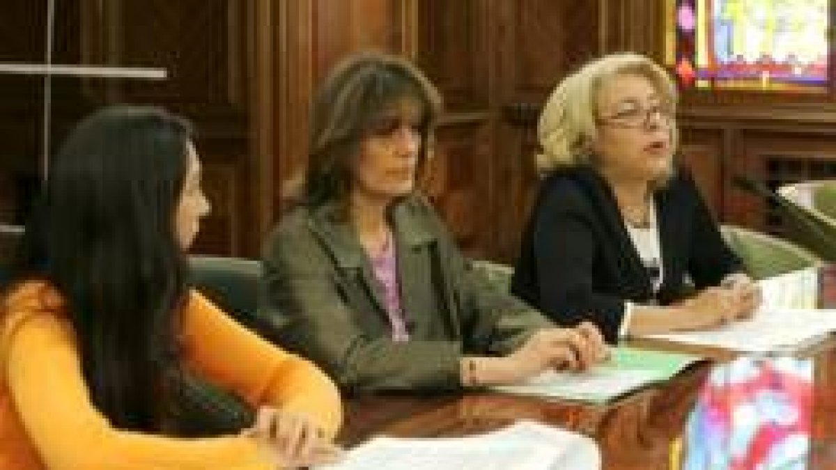 Vicky González, Ana Guada y Aurora Rodríguez, en la presentación