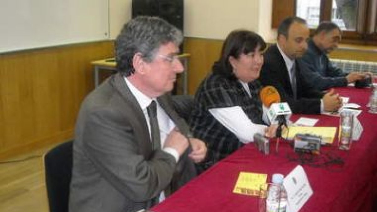 Graciliano Palomo, Ana Luisa Durán, José Luis Torres y Lázaro Vijande, ayer durante la apertura.