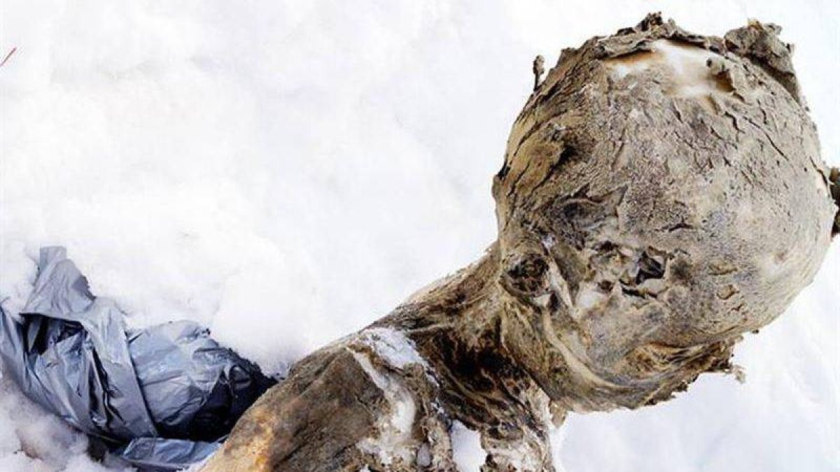 Cuerpo momificado de uno de los hombres hallados en la cima del Pico de Orizaba (México).