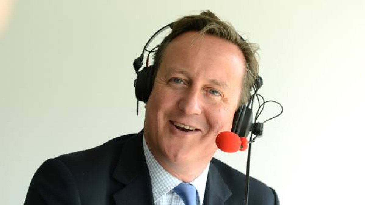 Cameron, comentando un partido de cricket, este viernes.