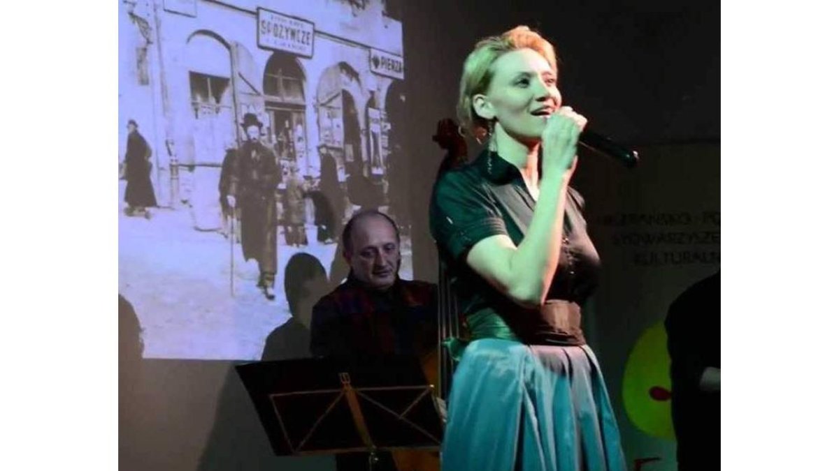 La cantante polaca Emilia Krol actúa hoy en la capital leonesa. dl