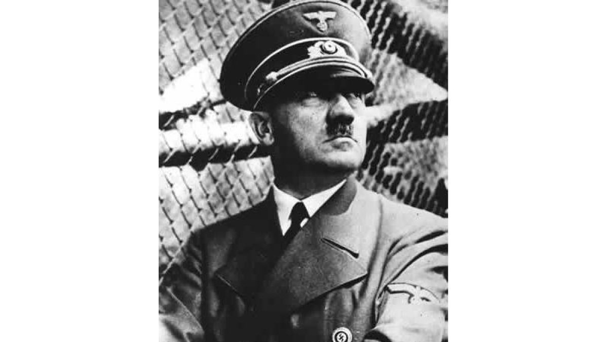 Primer plano de Adolf Hitler, en una imagen antigua.