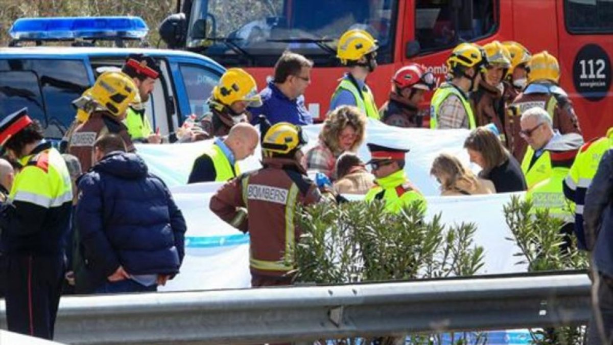 Personal de emergencia, en la zona del accidente.