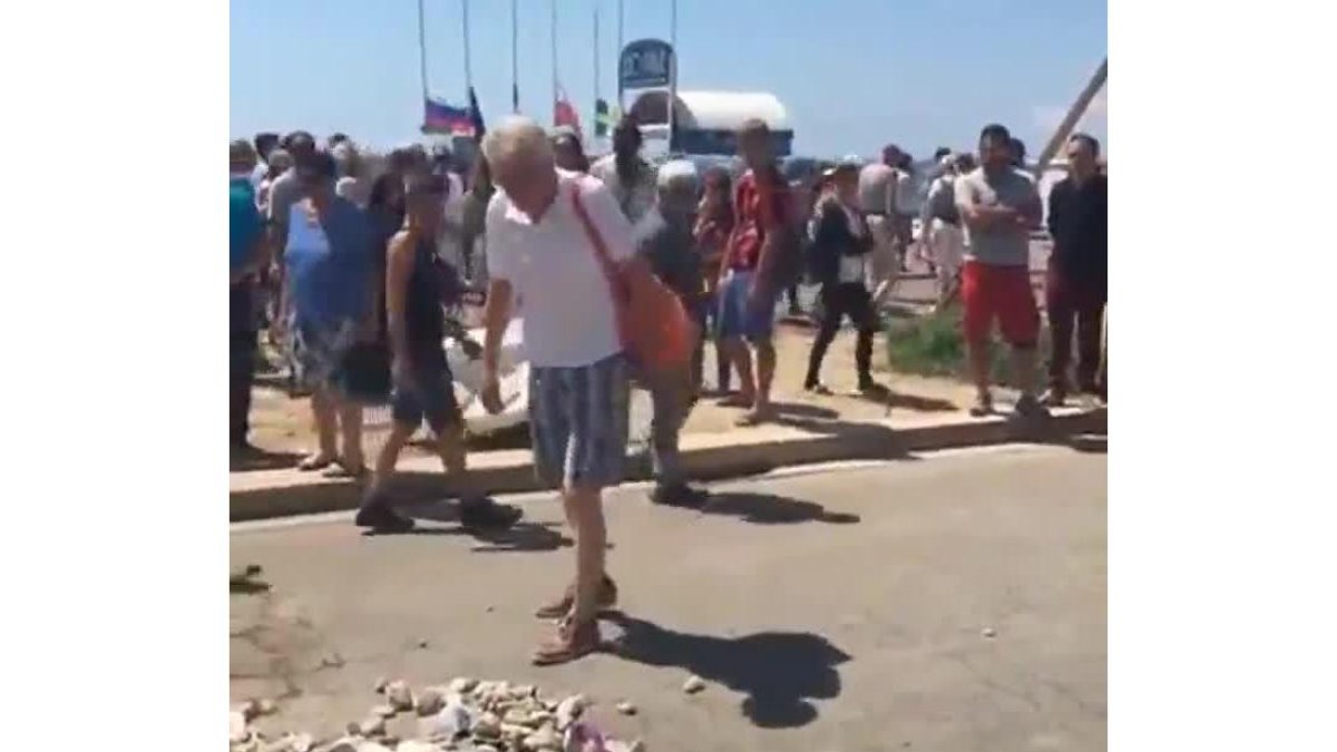 La reacción ante el lugar donde cayó abatido el terrorista de Niza.