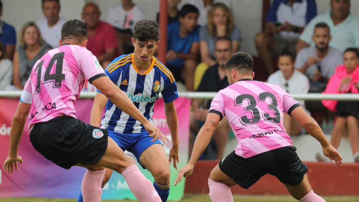 La Ponferradina afronta un nuevo partido amistoso, en esta ocasión ante el Racing de Ferrol. L. DE LA MATA