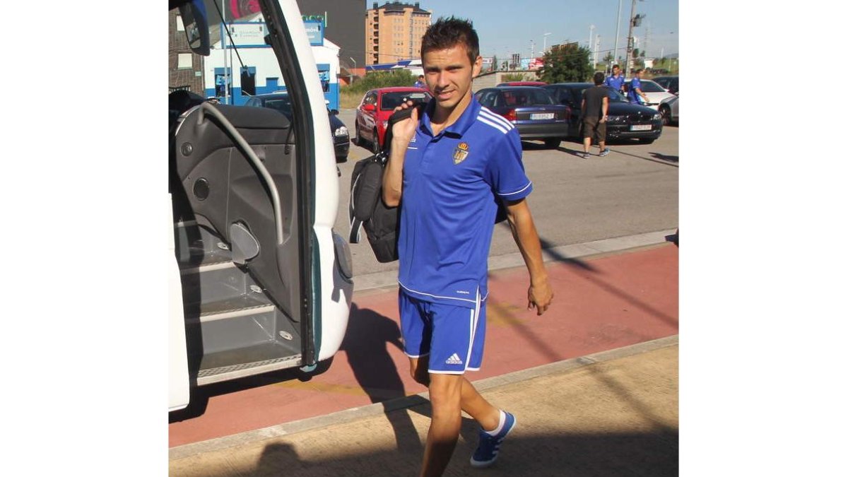 Isaías, a su llegada a El Toralín tras el partido contra el Villarreal en Copa del Rey.