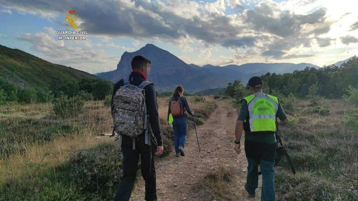 Dos de los rescatados por los agentes durante este fin de semana. GREIM