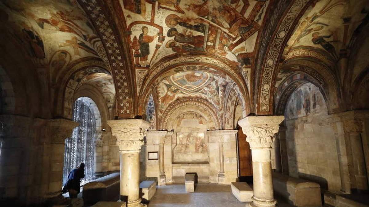 El nuevo proyecto museográfico de San Isidoro incluye una nueva iluminación del Panteón Real, del que se eliminarán las barreras arquitectónicas. RAMIRO