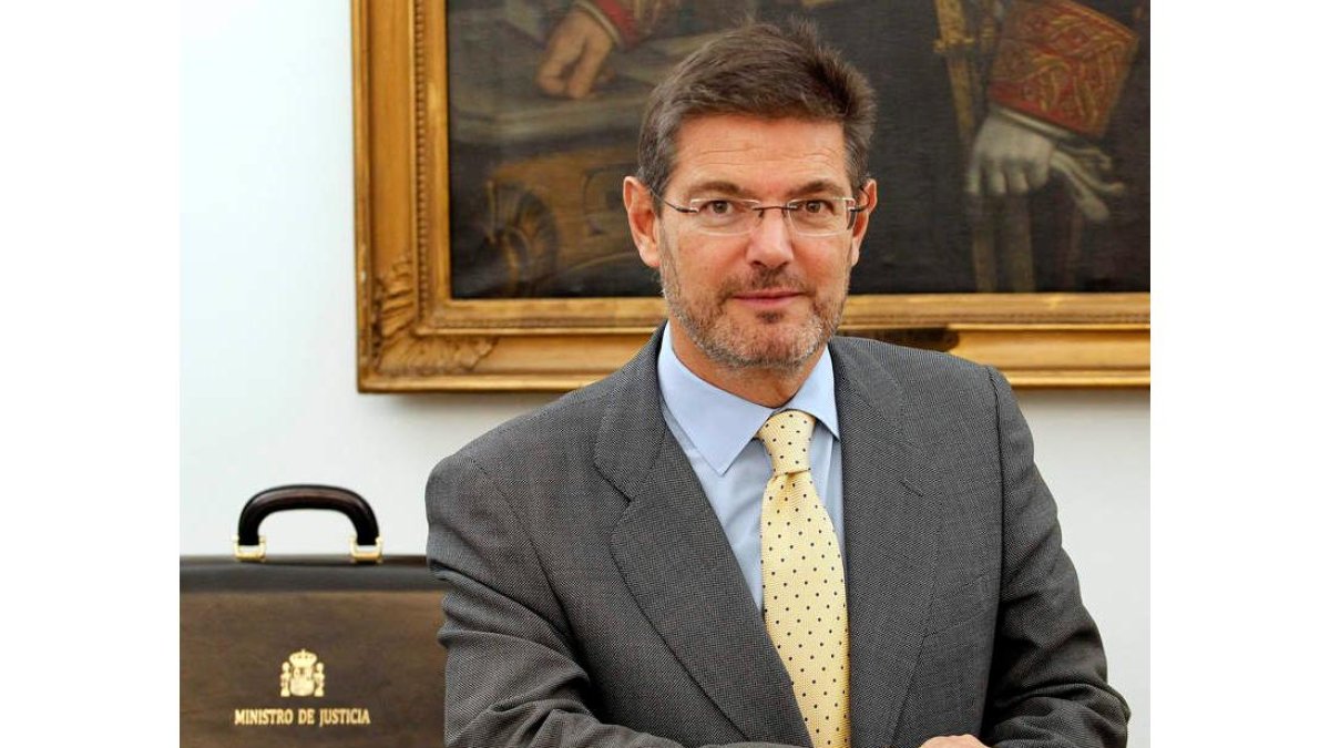 Rafael Catalá, ministro de Justicia, en su despacho durante la entrevista