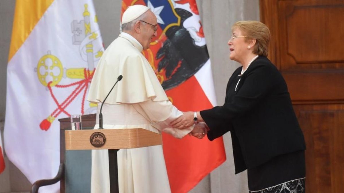 El papa Francisco y la presidenta de Chile, Michelle Baschelet, durante su encuentro en Santiago.
