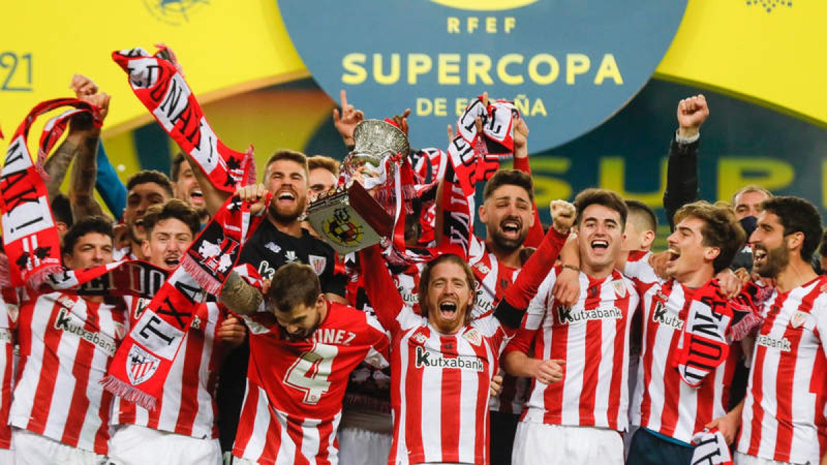 El Athletic Club de Bilbao levanta la Supercopa de España tras superar al Barcelona en la gran final. RFEF