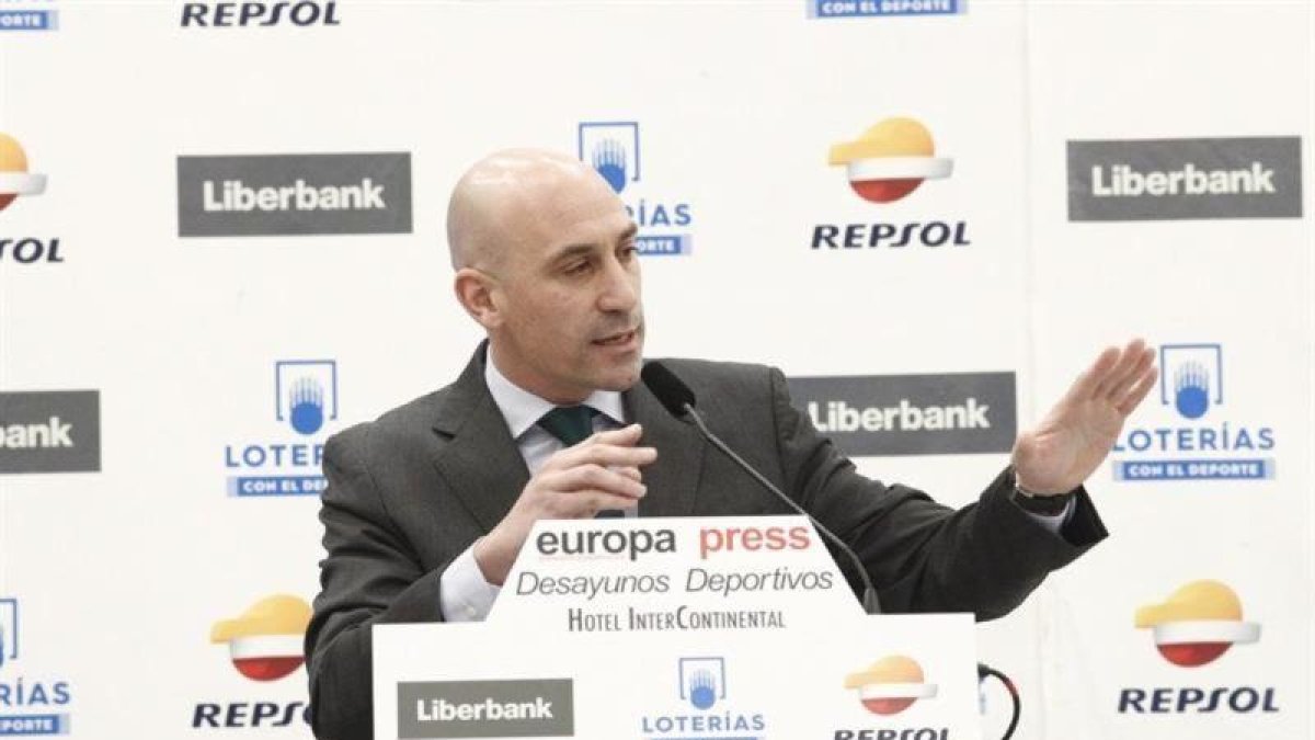 Luis Rubiales, durante el desayuno en el que ha anunciado el nuevo formato de la Supercopa de España.