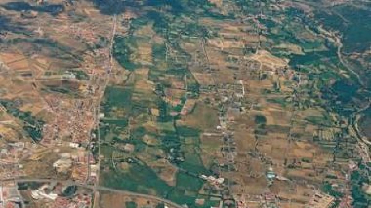 Vista aérea de Villaquilambre, tomada en el 2004, año en el que se iniciaron los primeros estudios d