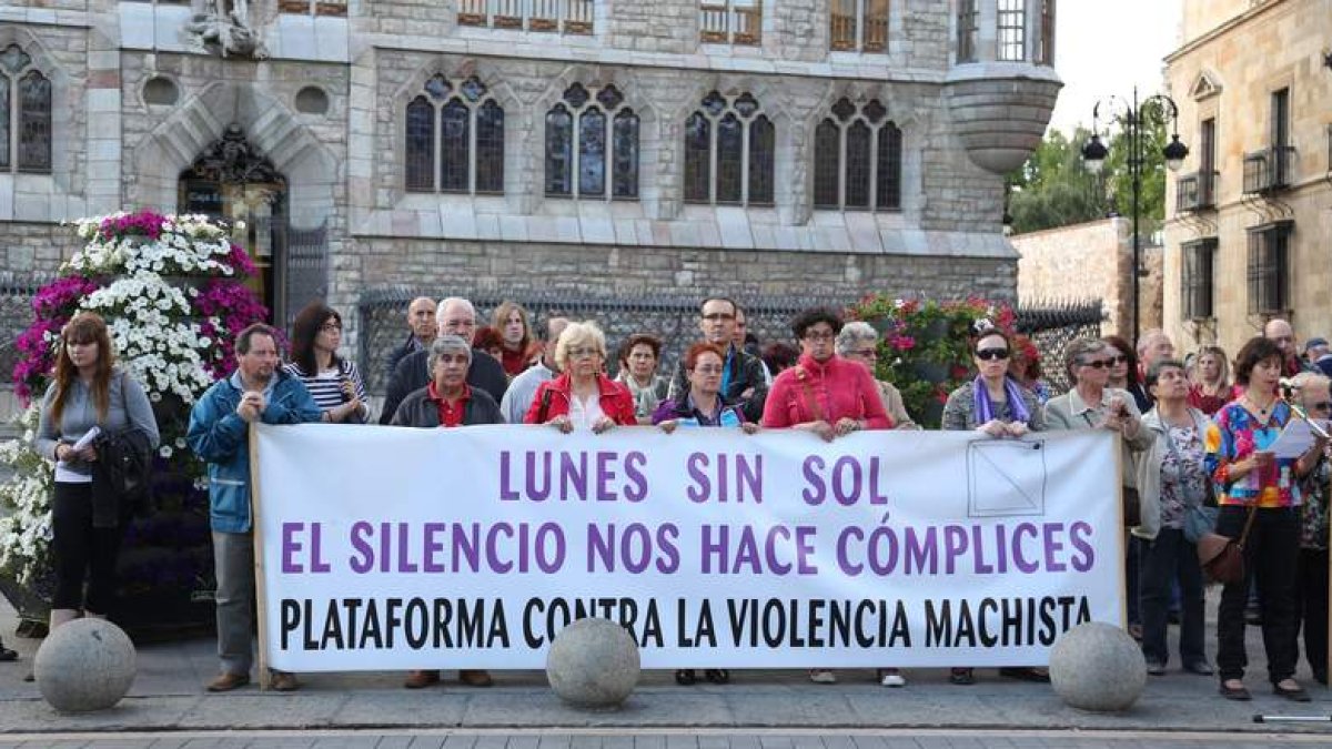 Concentración de los Lunes sin Sol contra la violencia machista, en imagen de archivo.