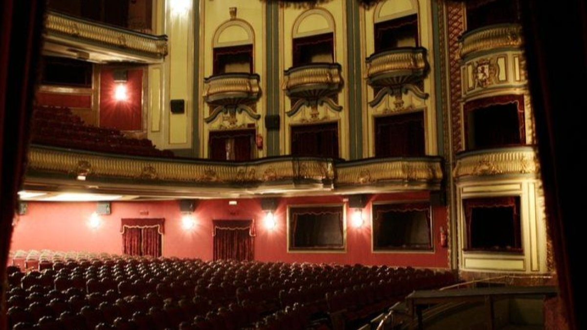 Aspecto del Teatro Emperador el año que cerró sus puertas, en 2006. RAMIRO