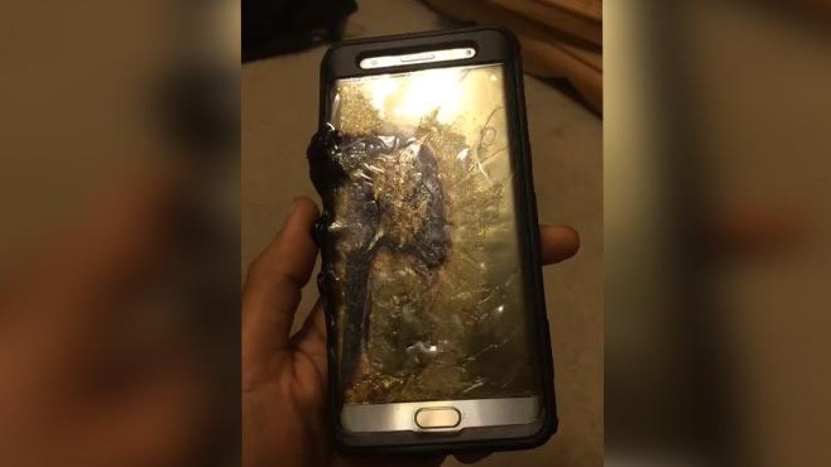 Un usuario muestra en Youtube cómo se quemó su Samsung Note 7.