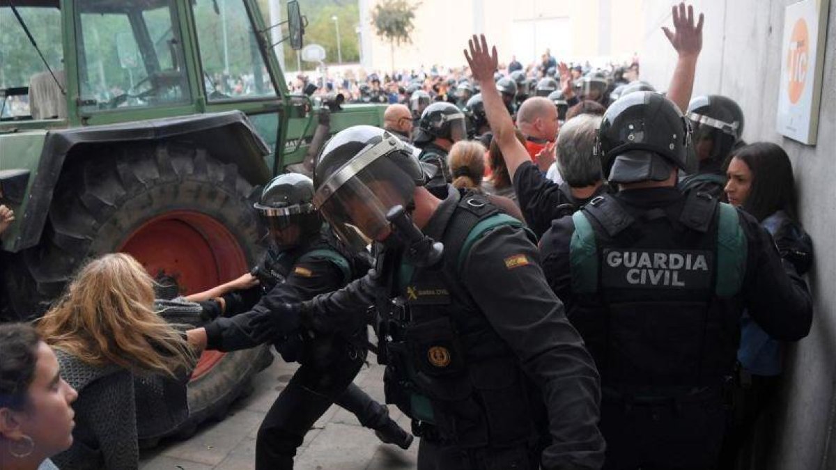 Actuación de la Guardia Civil durante el 1-O.