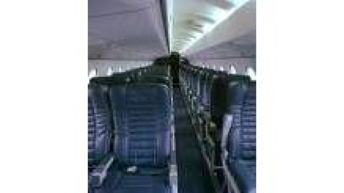 Interior del avión que tiene una capacidad para 33 pasajeros