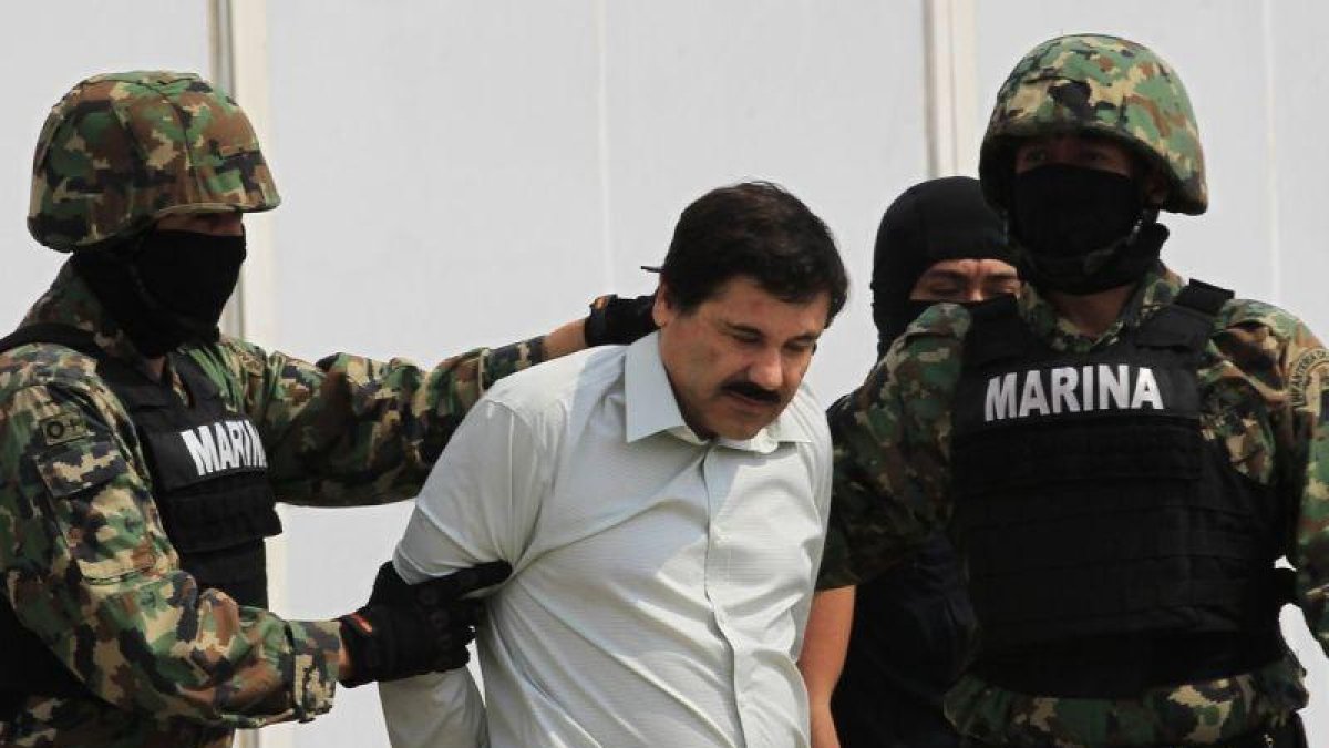 El Chapo es acusado de cometer 17 delitos, incluido el envío de más de 200 toneladas de cocaína a Estados Unidos como jefe del cártel de Sinaloa.