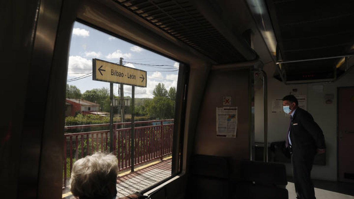 Línea de tren León-Bilbao. JESÚS F. SALVADORES