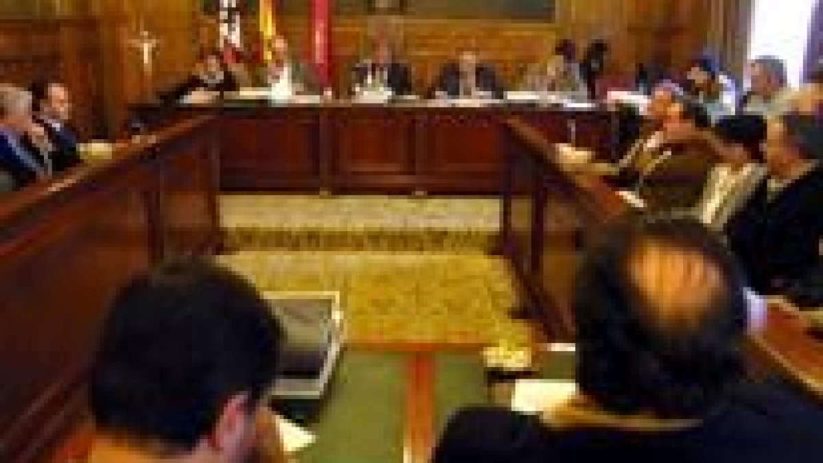 Tanto el PP como el PSOE han contratado a familiares de cargos de sus partidos en la Diputación