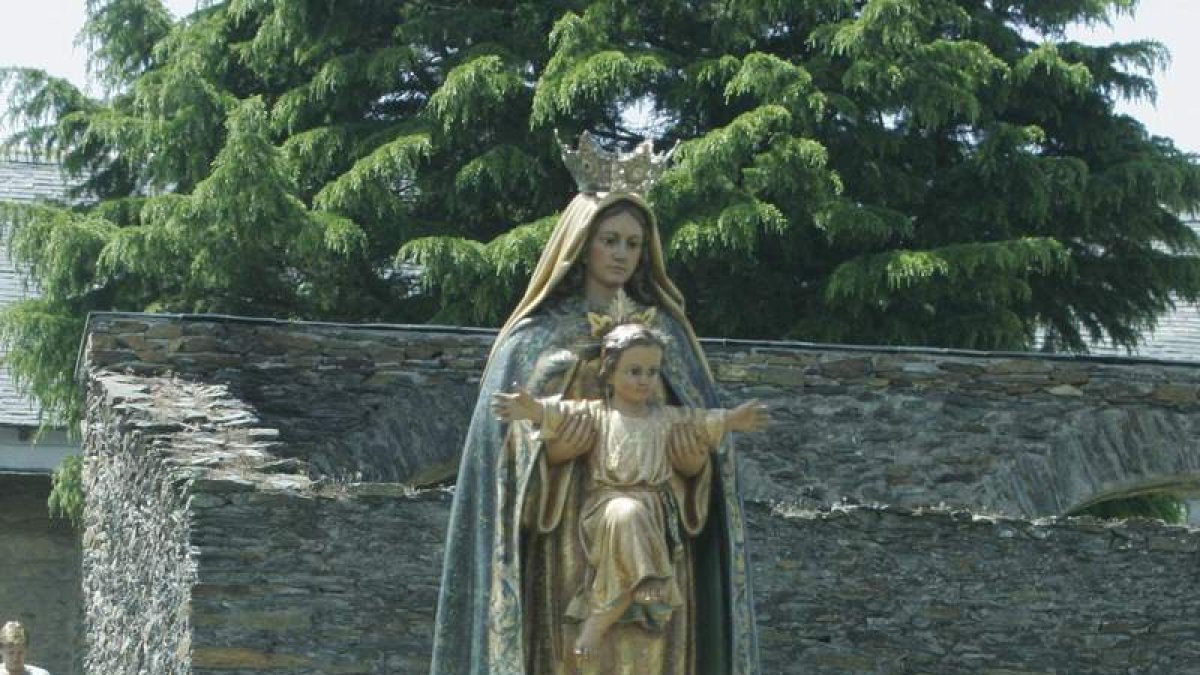 La procesión de la Virgen volverá a marcar los principales actos del fin de semana. ANA F. BARREDO