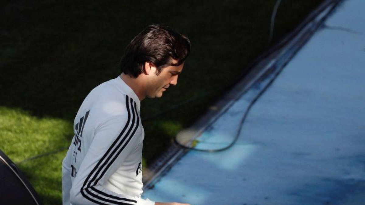 Santiago Solari en el entrenamiento de este sábado del Madrid.