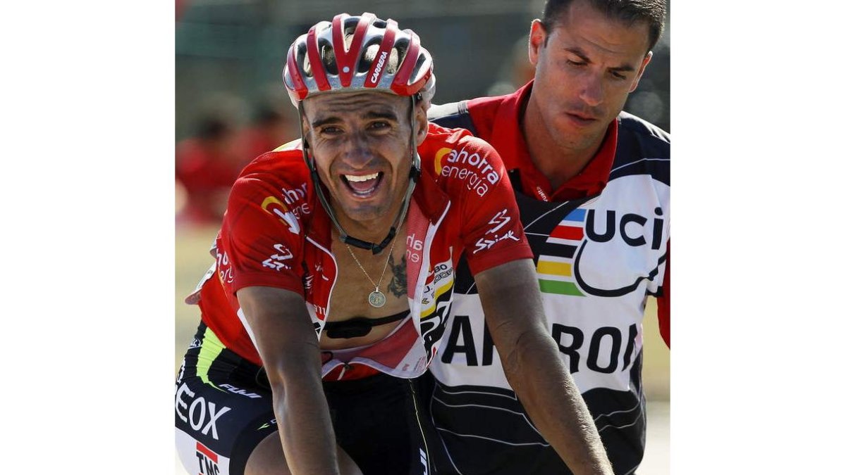 Juan José Cobo mantiene el jersey rojo de líder de la Vuelta.