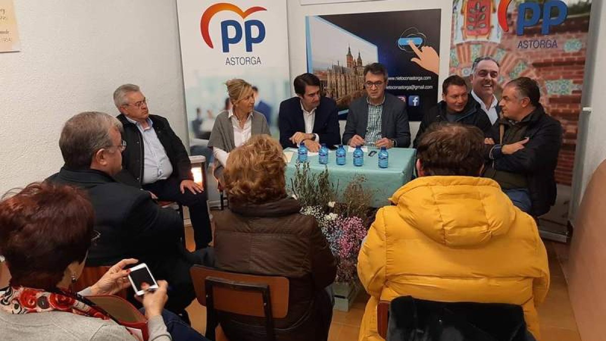 Reunión de trabajo celebrada por el PP en Astorga.