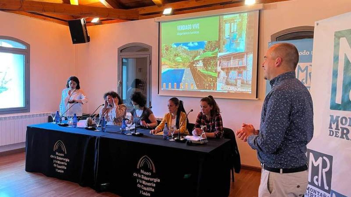 Cinco mujeres contaron sus experiencias en las jornadas organizadas por el GAL. CAMPOS