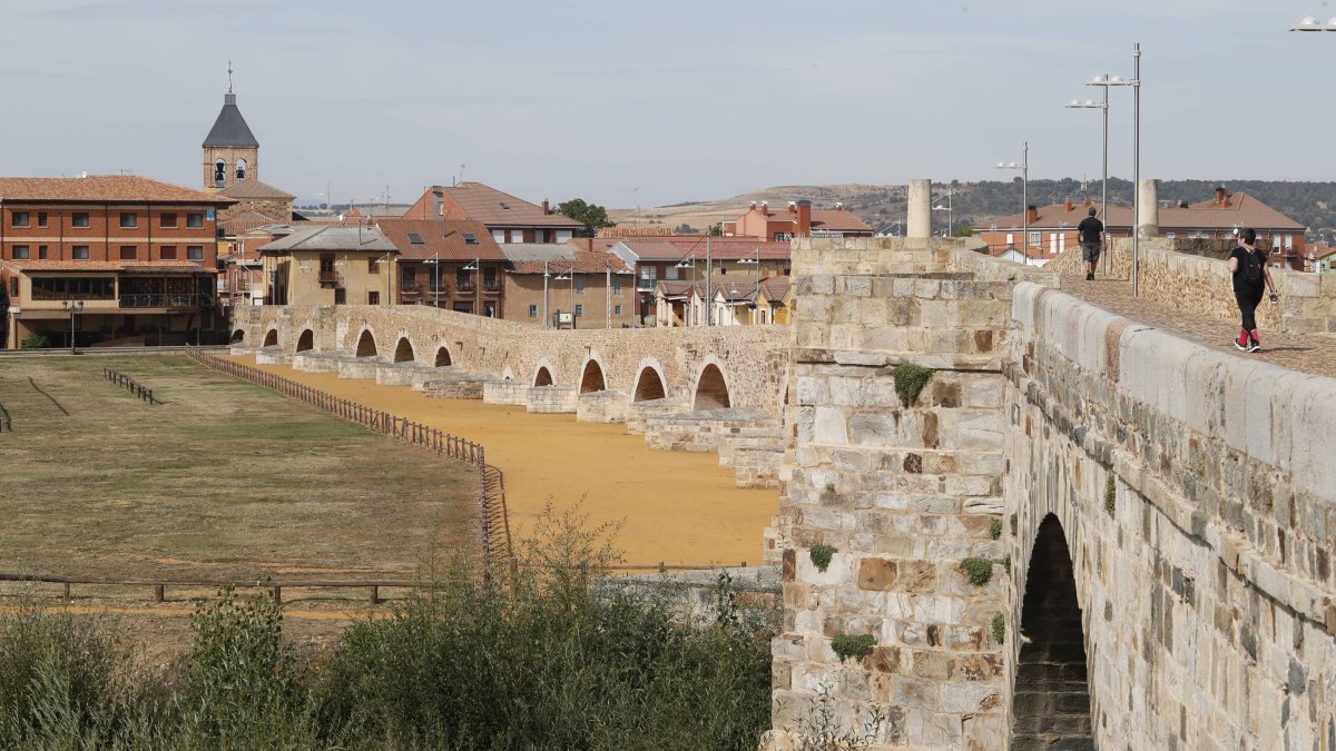 Hospital de Órbigo desde el puente romano. RAMIRO