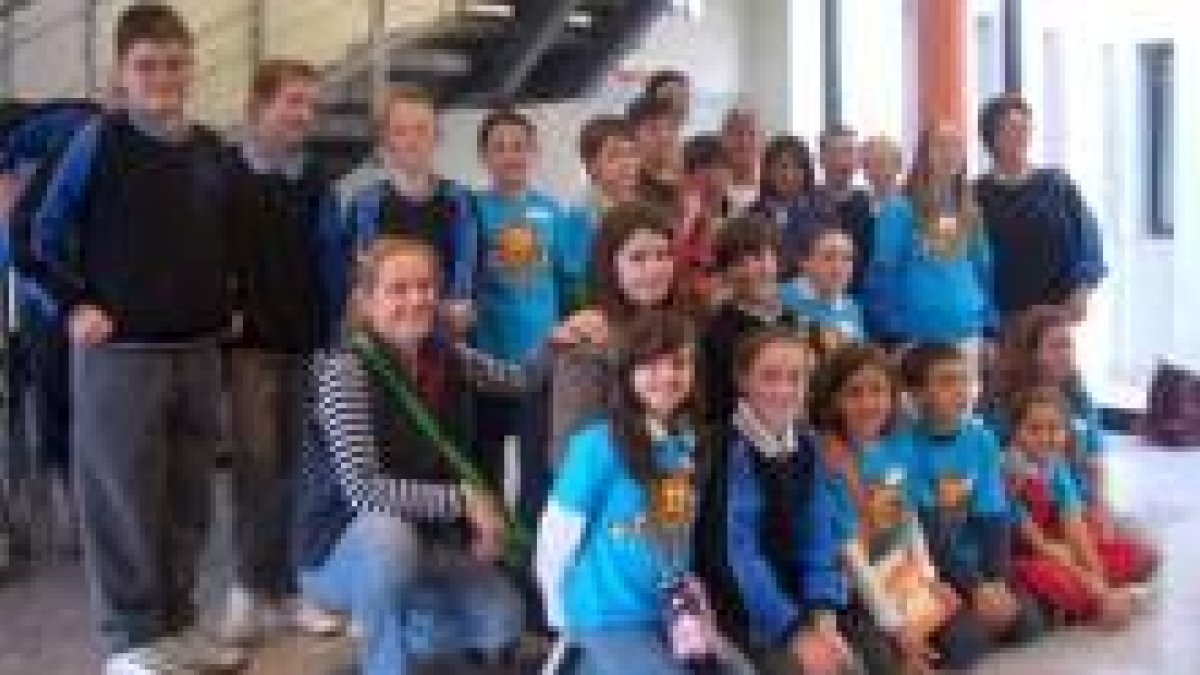 Alumnos irlandeses del Ballagh National School de Tipperary, en su visita a Diario de León